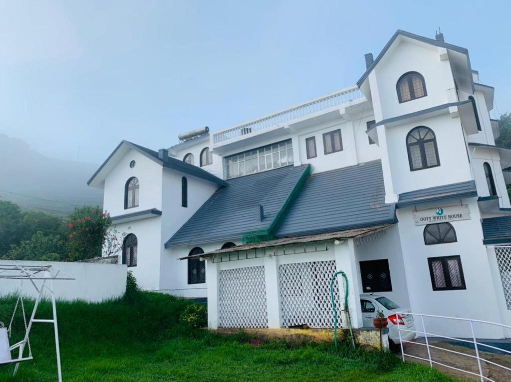 Bob Leisure'S Udagamandalam Exterior photo