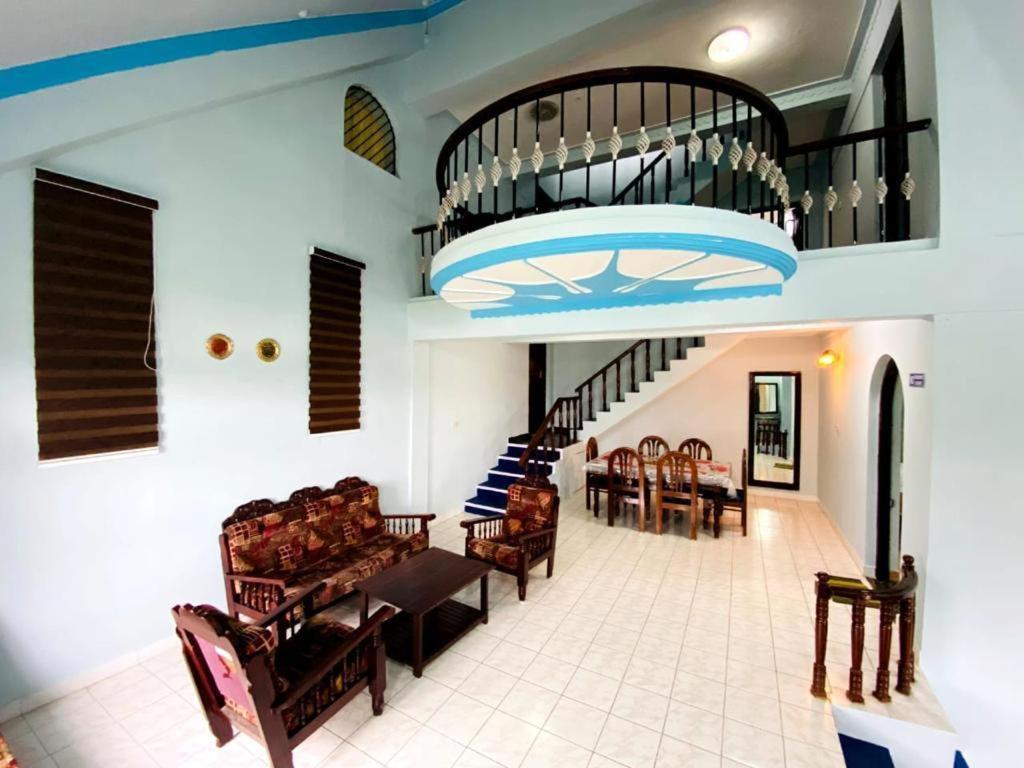 Bob Leisure'S Udagamandalam Exterior photo